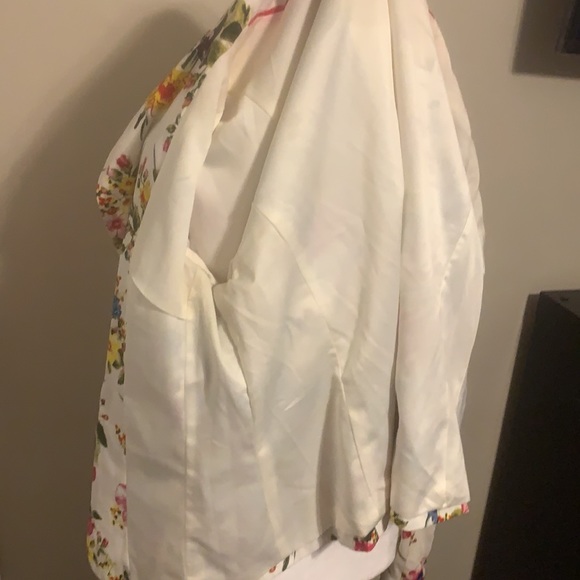 Multi colored flowered blazer - Picture 14 of 14